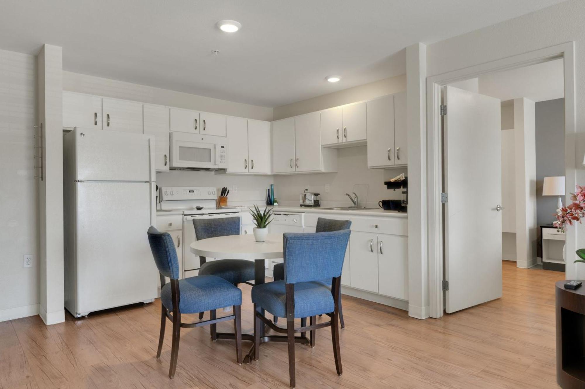 Simplicity 1306 I Comfy & Modern 2bd Apt! Apartment