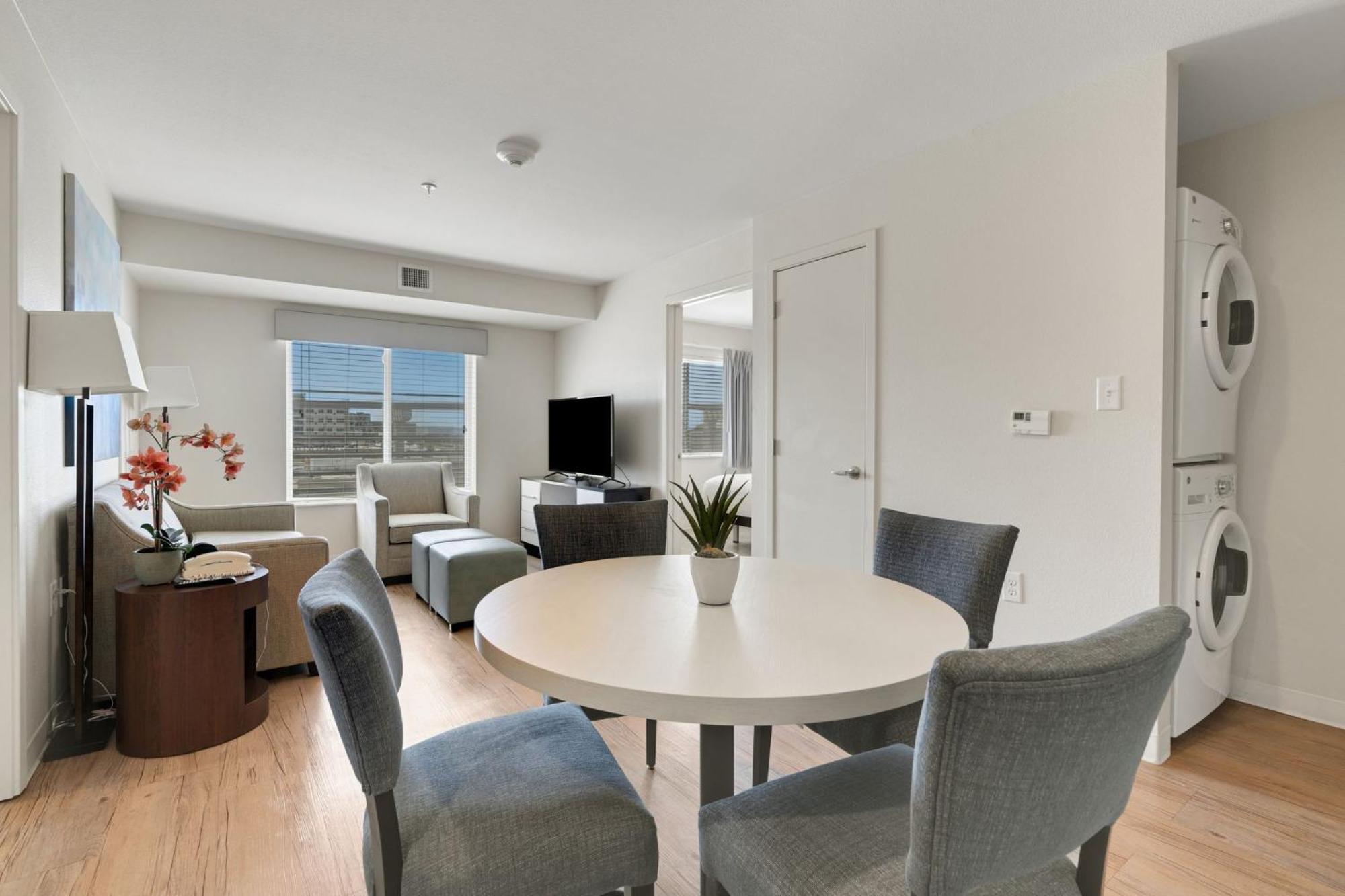 Simplicity 1306 I Comfy & Modern 2bd Apt! Apartment