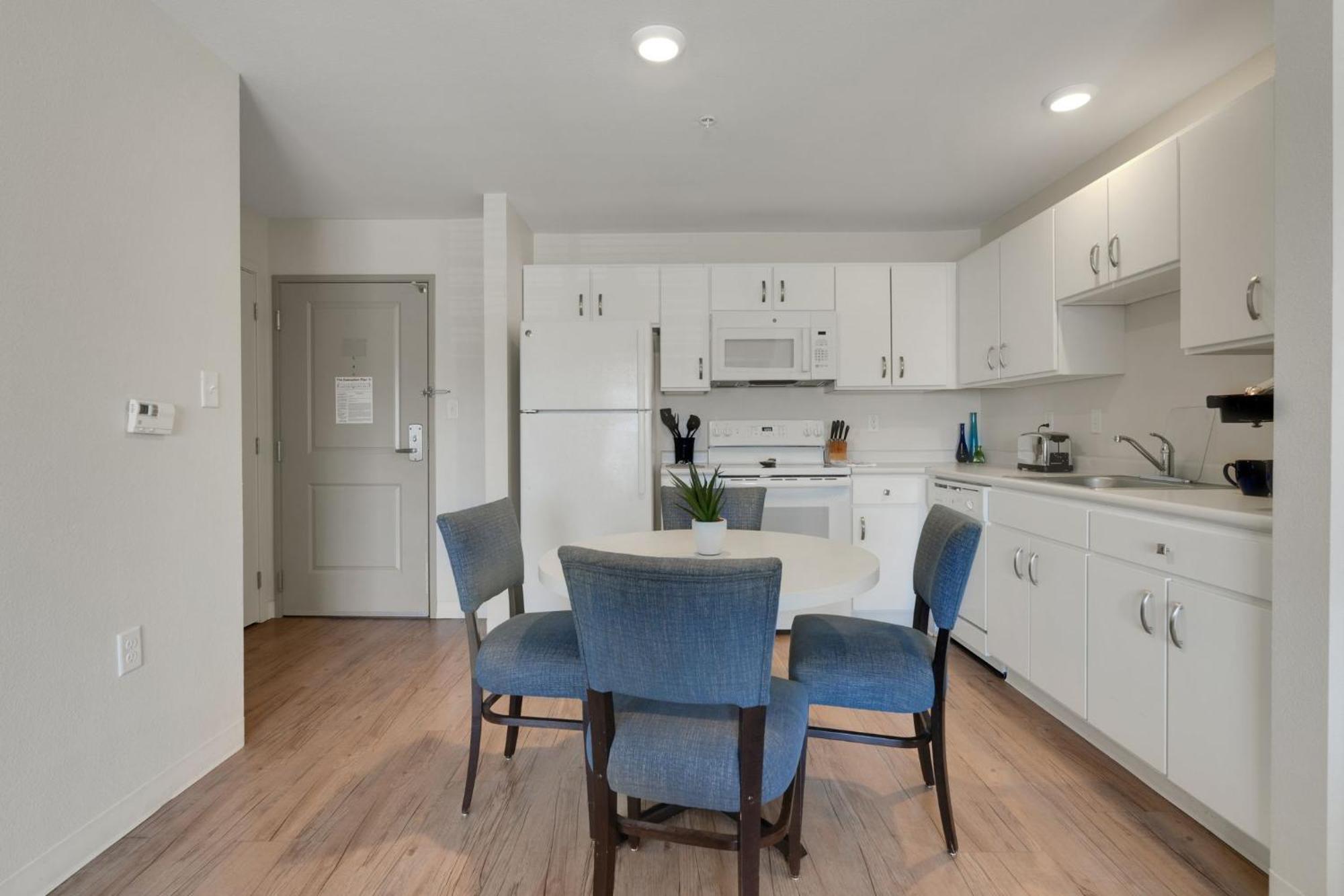 Simplicity 1306 I Comfy & Modern 2bd Apt! *