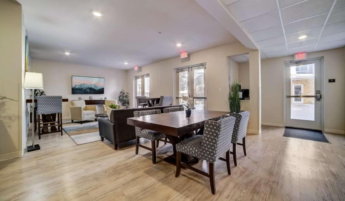 Simplicity 1306 I Comfy & Modern 2bd Apt! *